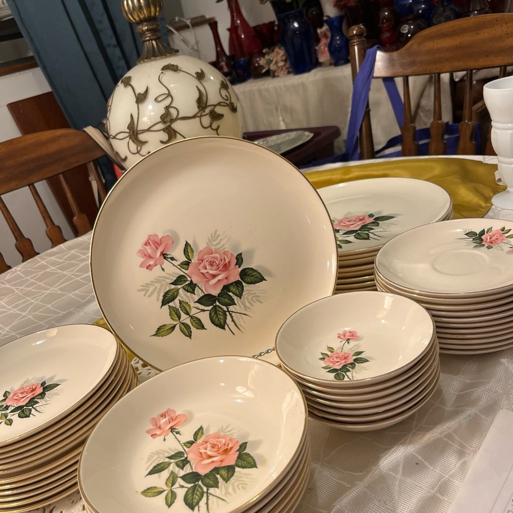 Vintage Rose Pattern Dinnerware Set